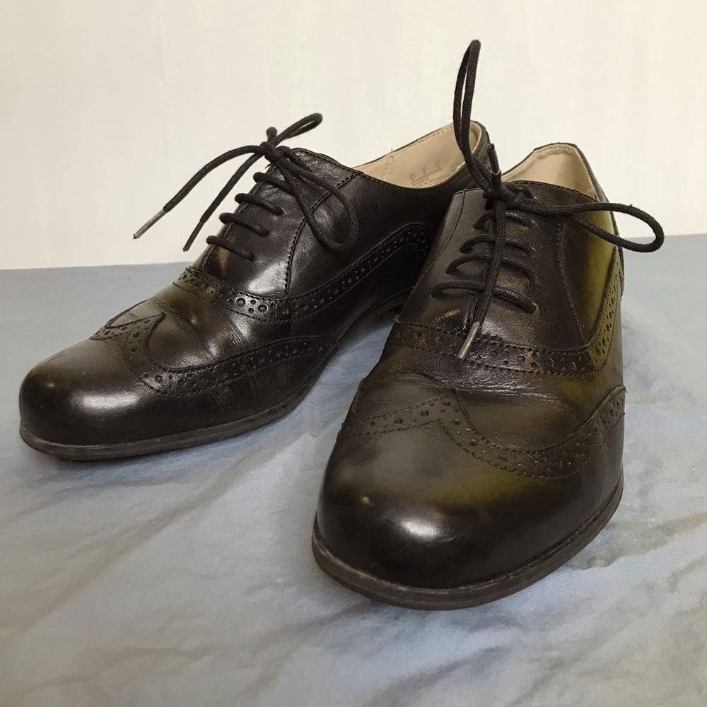 Clarks women’s size 9 black Oxford shoes